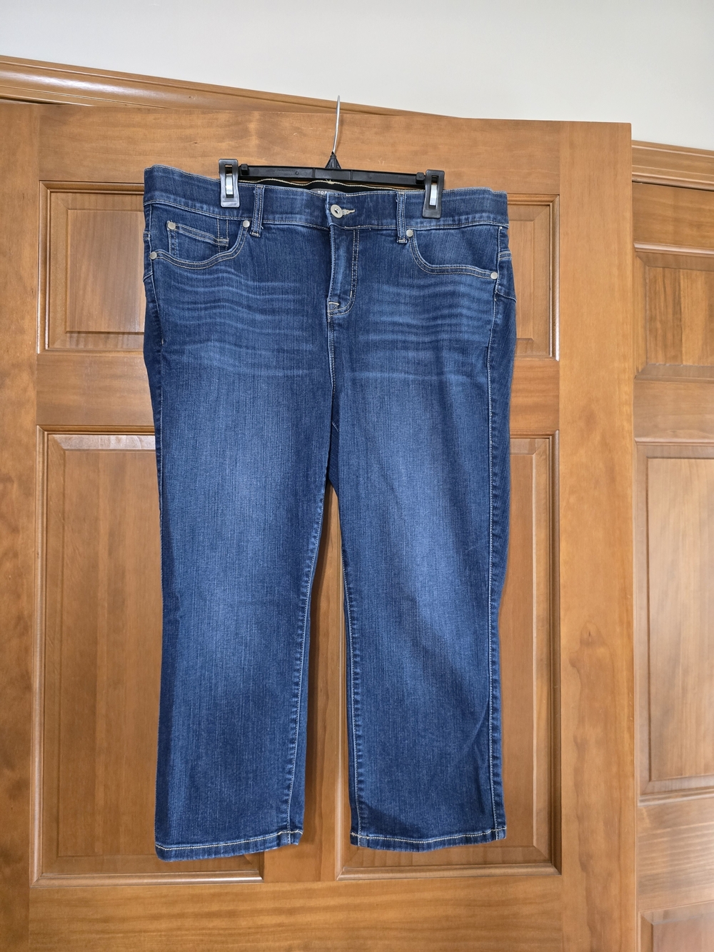 Torrid "Feel the Fit" Capri with a dark denim wash.